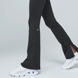 ALO NWT FLARE LEGGINGS